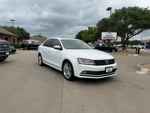 Used 2017 Volkswagen Jetta SEL FWD image 1