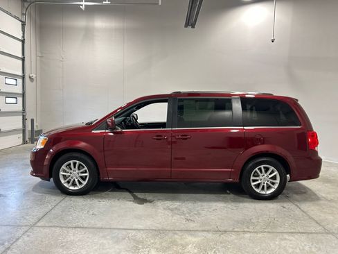 Used 2020 Dodge Grand Caravan SXT w/ Driver Convenience Group FWD image 9