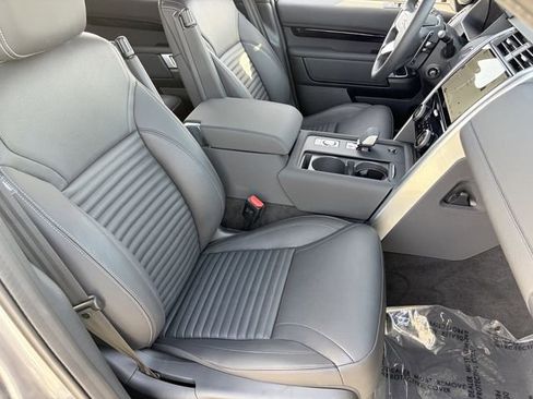 Used 2025 Land Rover Discovery S AWD/4WD image 19