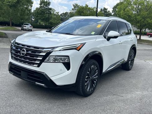 Certified 2025 Nissan Rogue Platinum w/ Platinum Premium Package FWD image 3