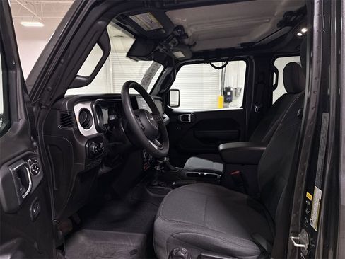 Used 2024 Jeep Gladiator Sport image 18