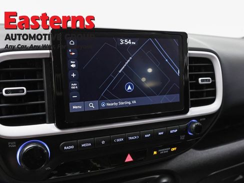 Used 2025 Hyundai Venue Limited FWD image 18