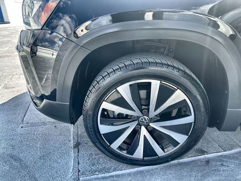 Used 2024 Volkswagen Taos SE image 19