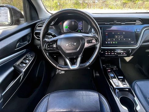 Certified 2022 Chevrolet Bolt EUV LT w/ Convenience Package image 11