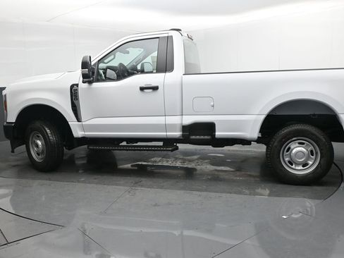 New 2026 Ford F250 XL w/ F-250 >10K GVWR Package AWD/4WD image 3