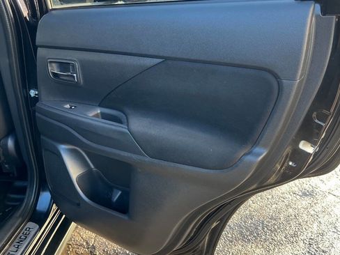 Used 2016 Mitsubishi Outlander SE image 26