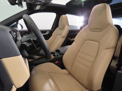 Certified 2026 Porsche Cayenne S AWD/4WD image 5