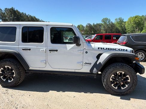 Used 2025 Jeep Wrangler Unlimited Rubicon 4xe w/ Convenience Group AWD/4WD image 7