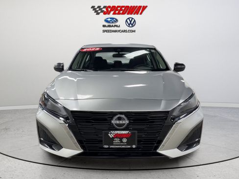 Used 2025 Nissan Altima 2.5 SV FWD image 13