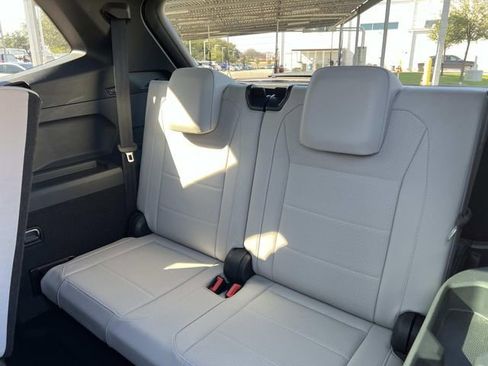 Used 2021 Volkswagen Tiguan SE R-Line image 24