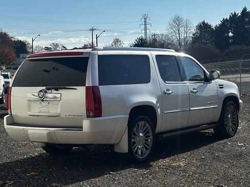 Used 2011 Cadillac Escalade ESV Premium image 8