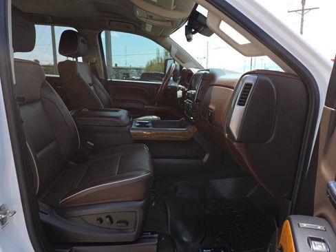 Used 2016 Chevrolet Silverado 2500 High Country w/ Duramax Plus Package AWD/4WD image 30