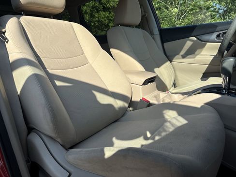 Used 2016 Nissan Rogue S w/ Appearance Package FWD image 26