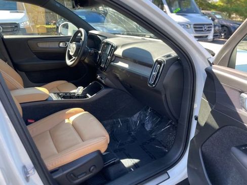 Used 2022 Volvo XC40 T5 Inscription w/ Climate Package image 29