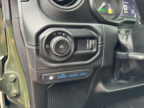 Used 2024 Jeep Wrangler Rubicon image 23