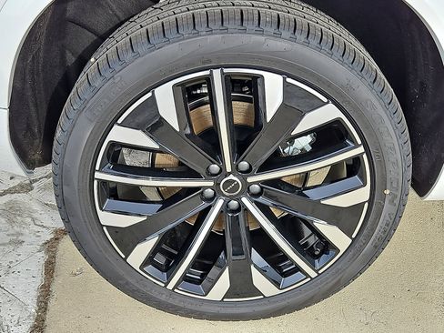 New 2026 Volvo XC90 B6 Ultra w/ Protection Package AWD/4WD image 7