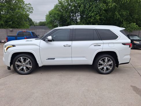 Used 2023 Toyota Sequoia Capstone AWD/4WD image 3