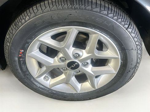 Used 2025 Kia Soul LX w/ LX Technology Package image 11