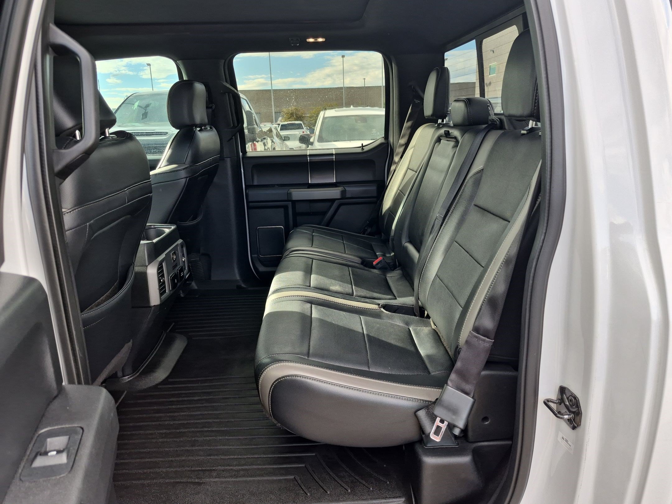 Used 2018 Ford F150 Raptor w/ Equipment Group 802A Luxury AWD/4WD image 28