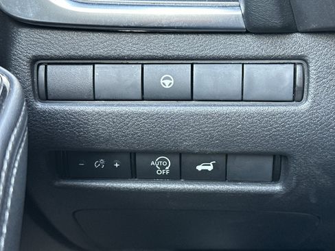 Used 2024 Nissan Rogue SV image 31