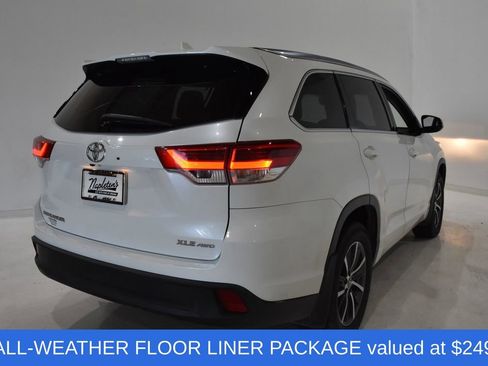 Used 2018 Toyota Highlander XLE AWD/4WD image 4