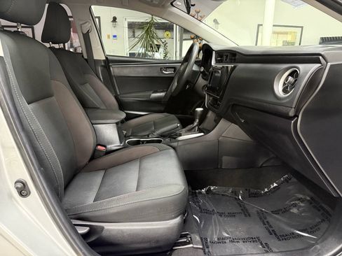 Used 2019 Toyota Corolla LE FWD image 17