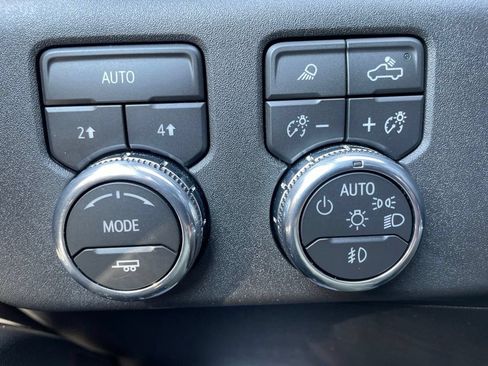 Used 2026 GMC Sierra 1500 SLT w/ SLT Convenience Package AWD/4WD image 16