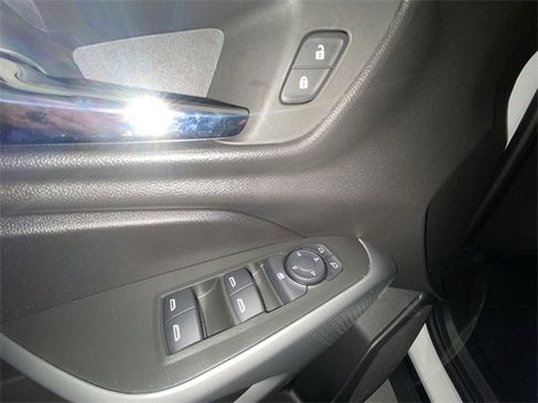 Used 2025 Chevrolet Trax RS image 13