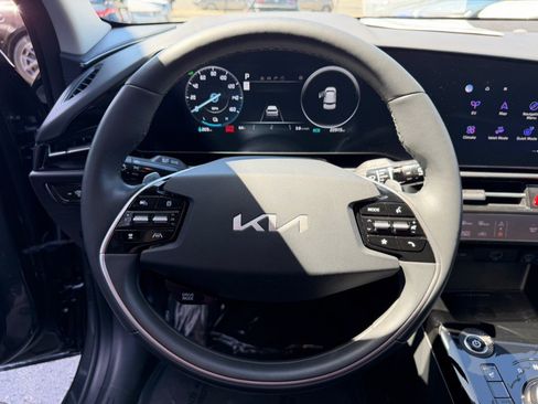 Used 2024 Kia Niro Wind w/ Wind Preserve Package FWD image 11