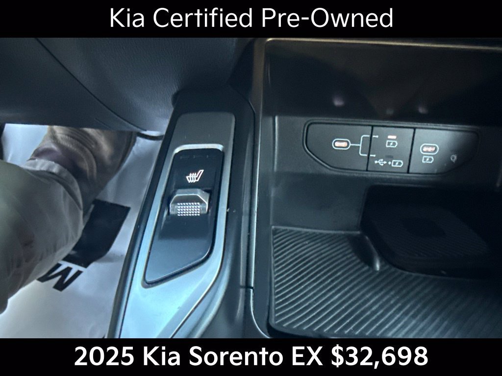 Certified 2025 Kia Sorento EX w/ Panoramic Sunroof Package AWD/4WD image 35