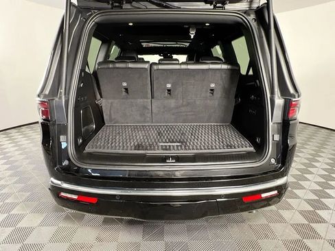 Used 2024 Jeep Wagoneer Series III w/ Premium Group I image 28