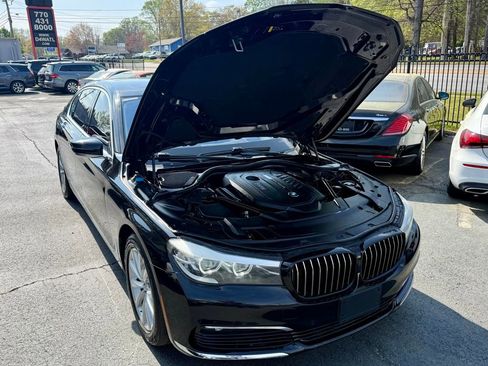 Used 2017 BMW 740i image 4