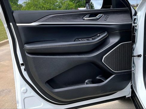 New 2026 Jeep Grand Cherokee L Limited RWD image 10