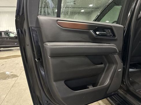 Used 2025 GMC Yukon XL Denali image 29