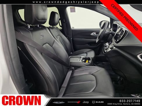 Certified 2024 Chrysler Pacifica Limited FWD image 12