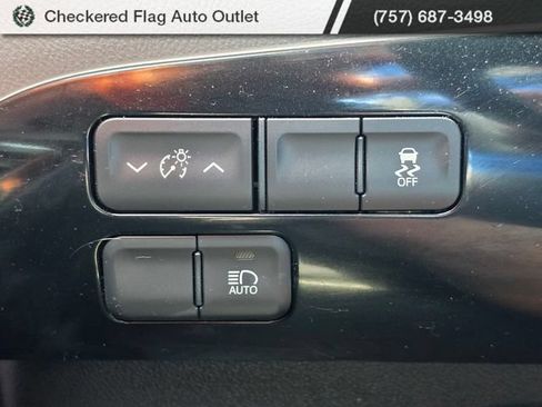 Used 2016 Toyota Prius Three Touring FWD image 10