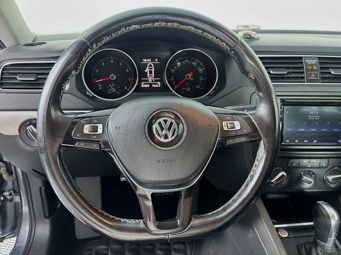 Used 2017 Volkswagen Jetta SE FWD image 12