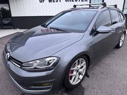 Used 2017 Volkswagen Golf S FWD image 2