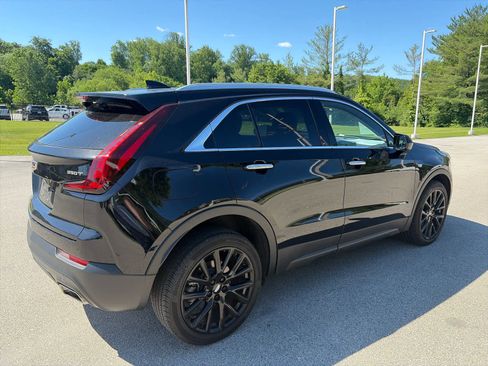 Used 2023 Cadillac XT4 Luxury w/ Cold Weather Package AWD/4WD image 4