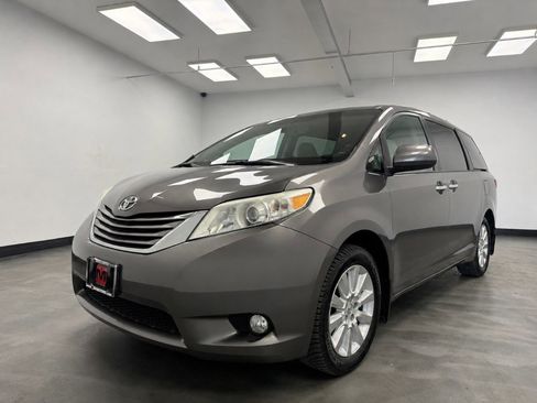 Used 2015 Toyota Sienna XLE w/ XLE Navigation Package AWD/4WD image 2
