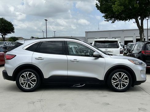 Used 2020 Ford Escape SEL FWD image 3