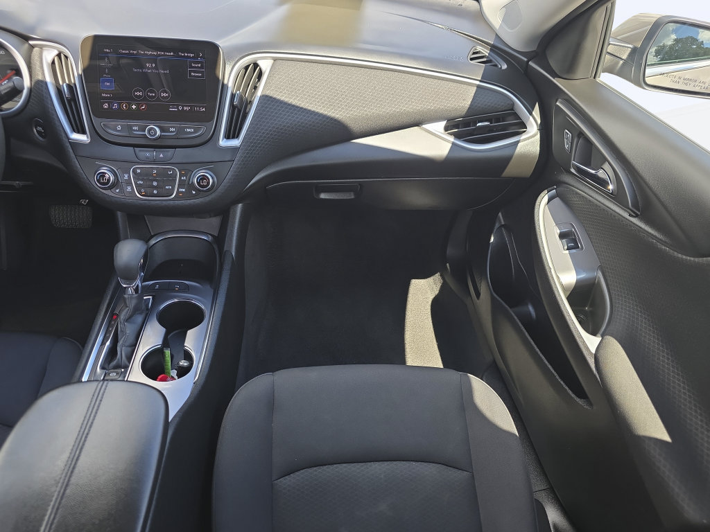 Used 2025 Chevrolet Malibu LT FWD image 16