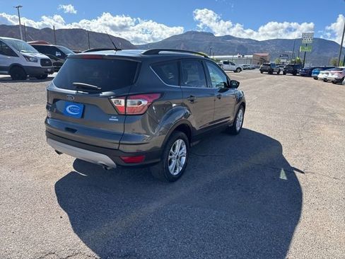 Used 2018 Ford Escape SE FWD image 5