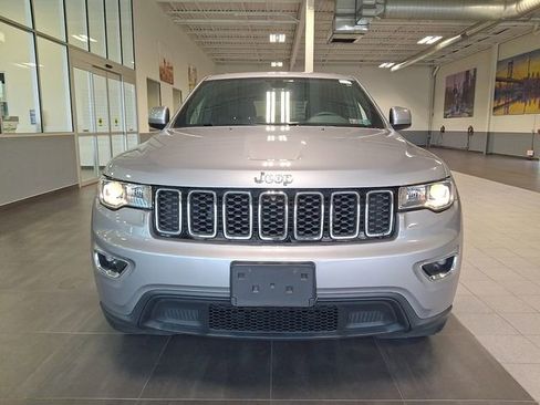Used 2018 Jeep Grand Cherokee Laredo AWD/4WD image 2