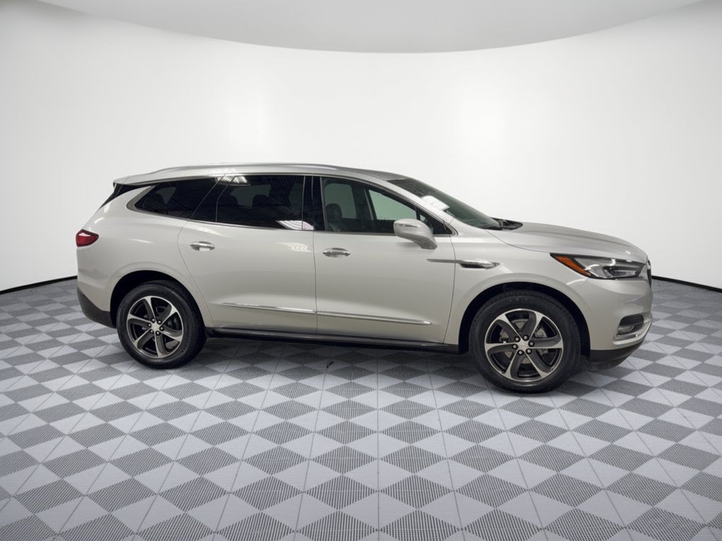 Used 2020 Buick Enclave Essence w/ LPO, Touring Package FWD image 8