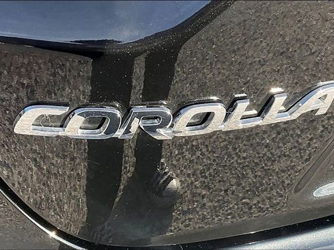 Used 2022 Toyota Corolla LE FWD image 30