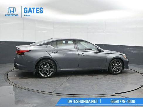 Used 2023 Nissan Altima 2.0 SR image 3