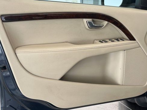 Used 2013 Volvo XC70 T6 image 12