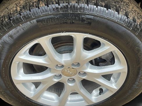 Used 2016 Jeep Cherokee Sport w/ Cold Weather Group AWD/4WD image 21