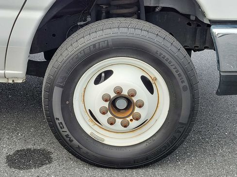 Used 2017 Ford E-350 and Econoline 350 Super Duty w/ Power Windows & Locks Group image 9